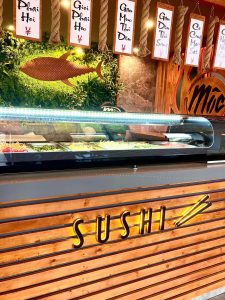 podsvícená ryba, dekorativní prvek do restaurace, podsvícený nápis
