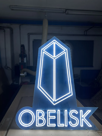 Světelný Neon Led Obelisk